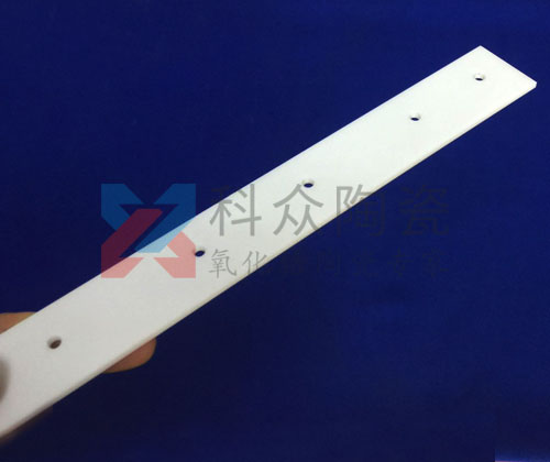 在獲得高純氧化鋁粉體后如何燒結(jié)制備胚體？